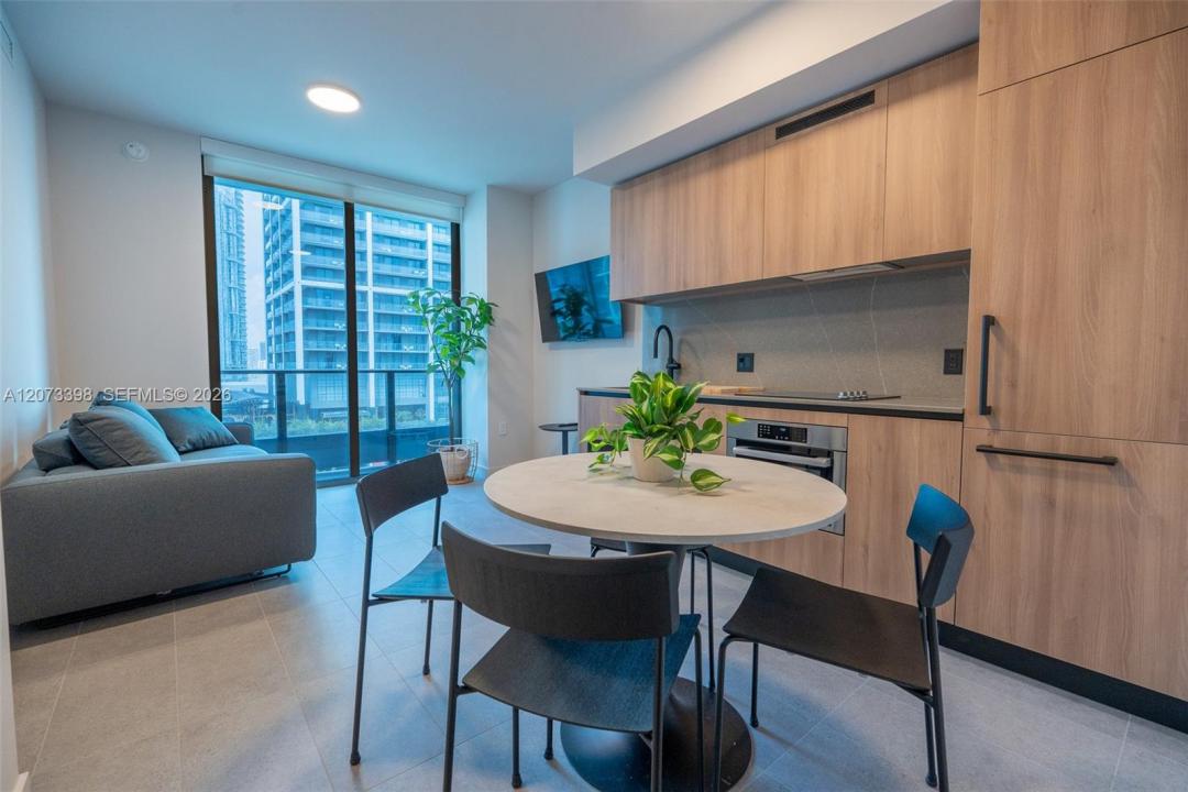 121 NE 5th St 1710, Miami, فلوريدا 33132, الولايات المتحدة