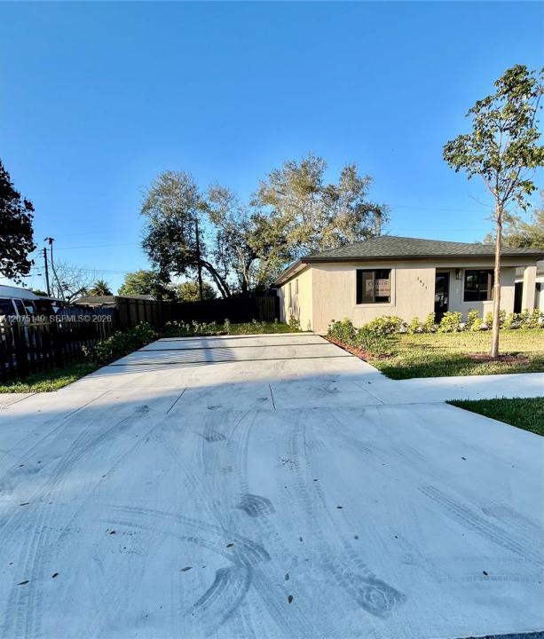 2421 NW 152nd Ter, Miami Gardens, Floride 33054, États-Unis