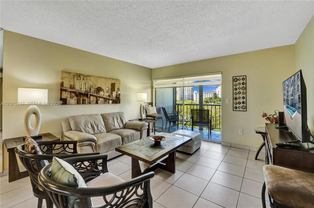 201 178th Dr 403, Sunny Isles Beach, Florida 33160, USA