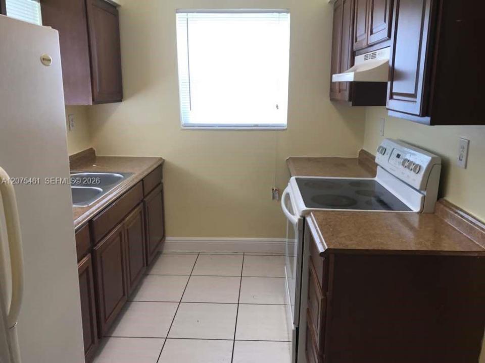 807 SW 5th Ct back, Hallandale Beach, Floride 33009, États-Unis