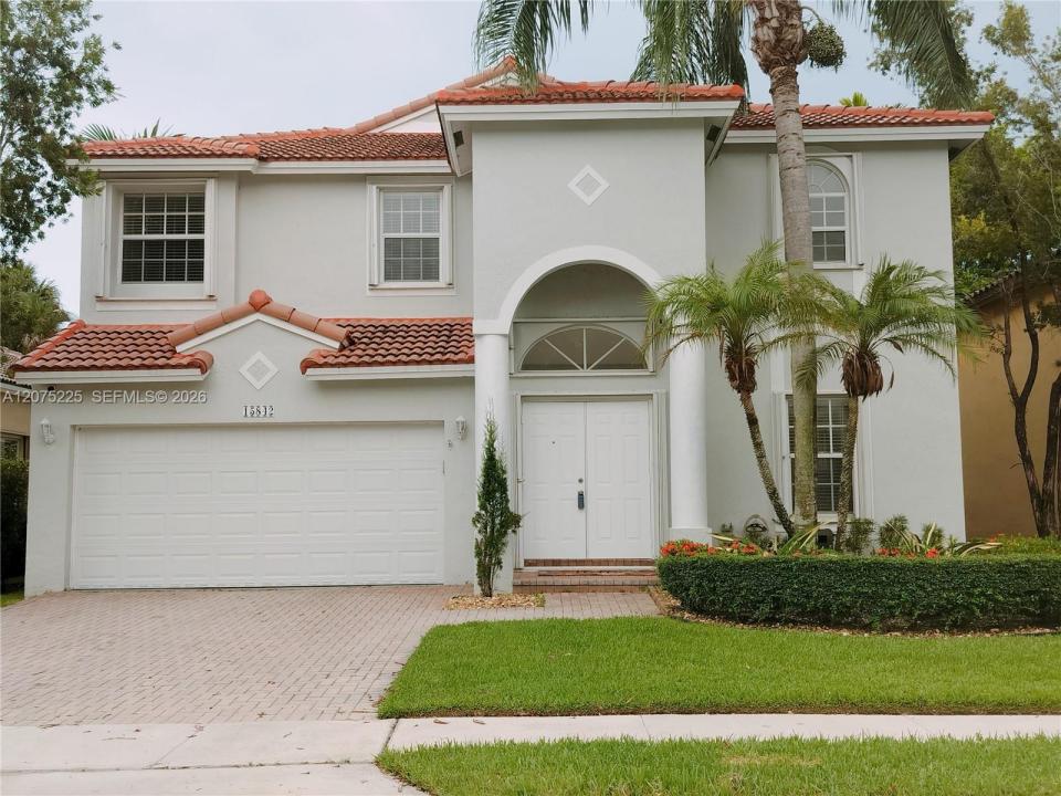 15842 SW 14 ST, Pembroke Pines, Floryda 33027, USA