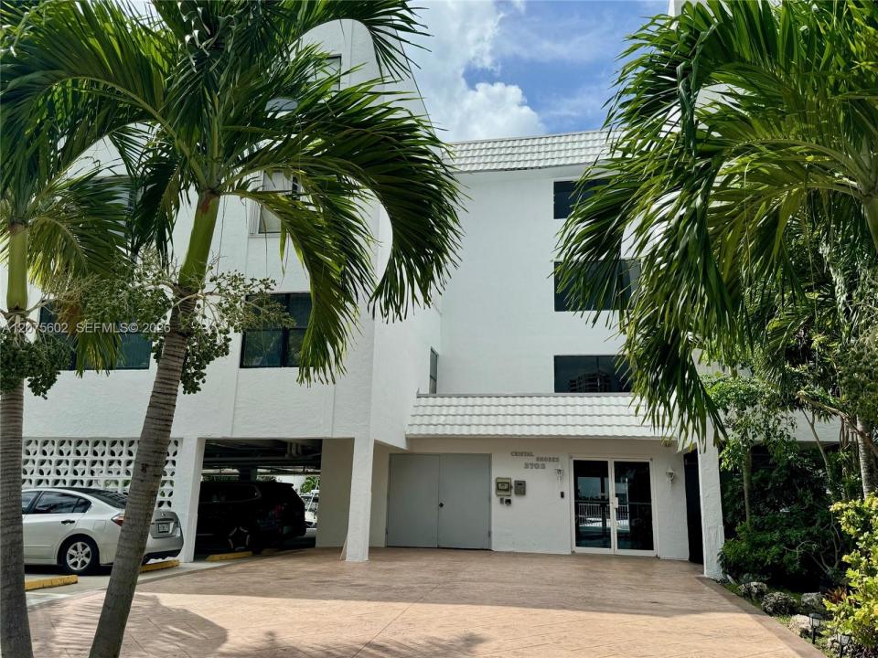 3702 NE 171st St 15, North Miami Beach, Floride 33160, États-Unis