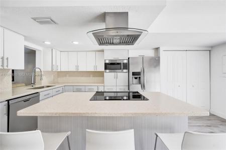 2716 NE 8th St 2716, Hallandale Beach, Florida 33009, USA