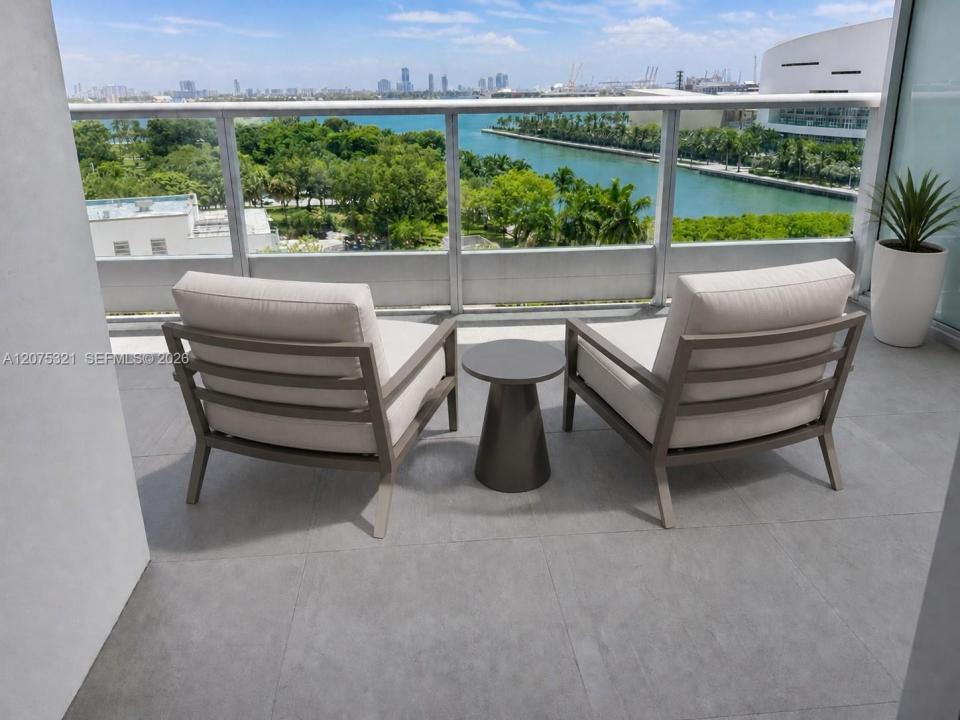 900 Biscayne Blvd 902, Miami, Florida 33132, USA