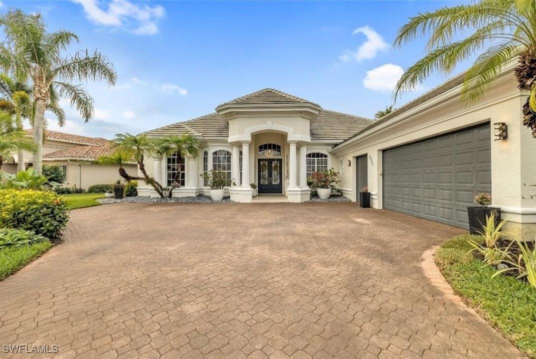 2721 Olde Cypress Drive, Naples, Florida 34119, USA