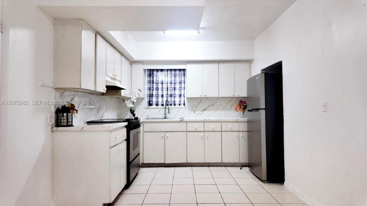 2367 NW 82nd St Miami, Miami, Florida 33147, USA