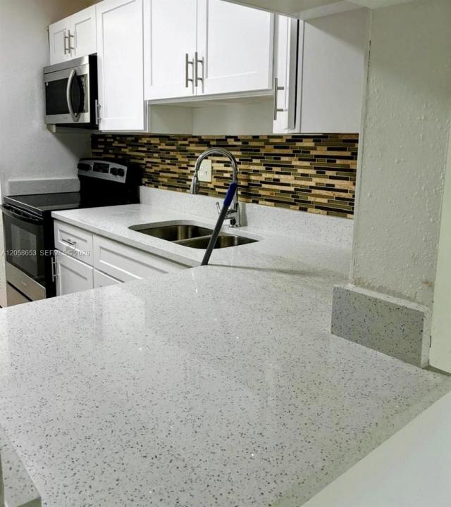 7911 N Colony Cir N 202, Tamarac, Floride 33321, États-Unis