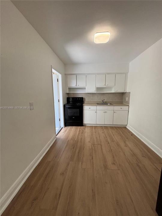 951 SW 5th St 1, Miami, Florida 33130, USA