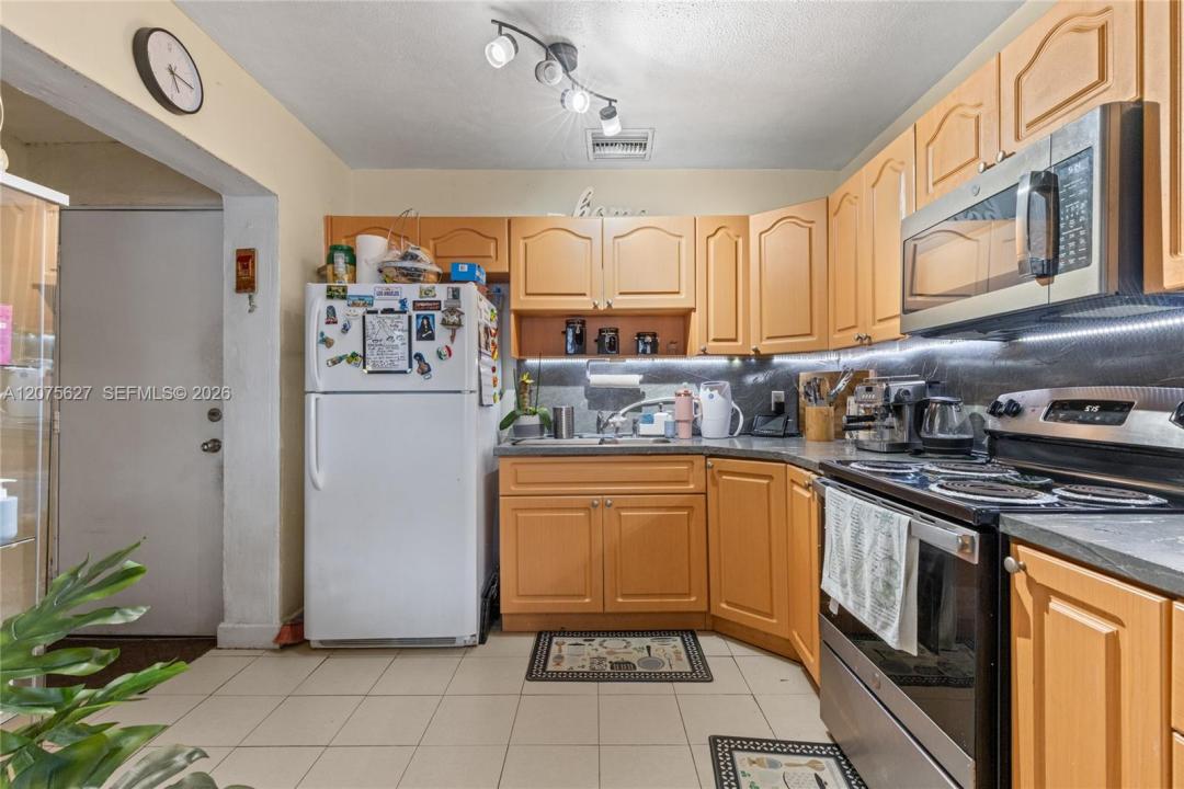 755 Harem Ave, Opa-Locka, Florida 33054, Stati Uniti