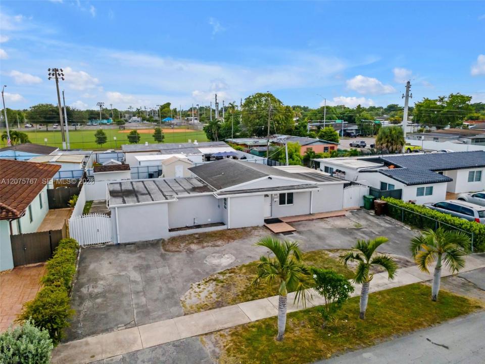 6049 W 14th Ct, Hialeah, Floride 33012, États-Unis