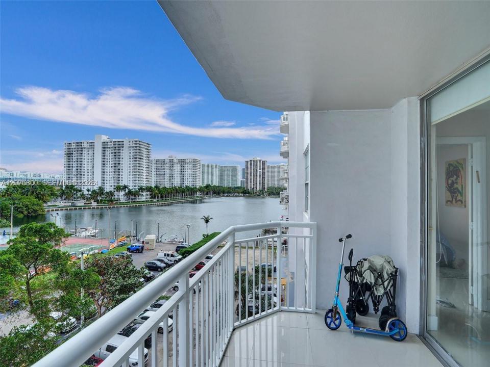 18061 Biscayne Blvd 502, Aventura, Floride 33160, États-Unis