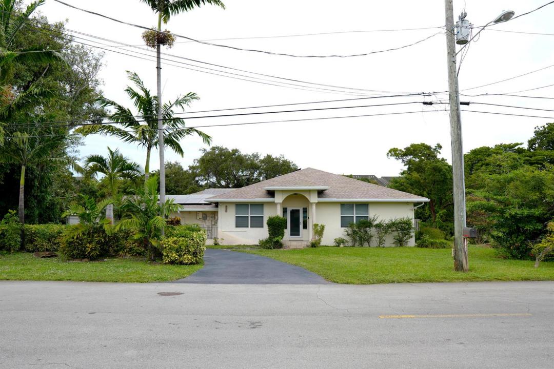 821 SW 13TH Court, Pompano Beach, Florida 33060, USA