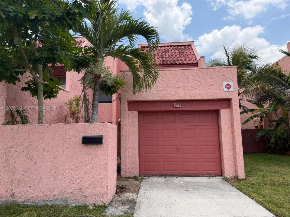 5728 NW 16th St 24, Lauderhill, Florida 33313, USA