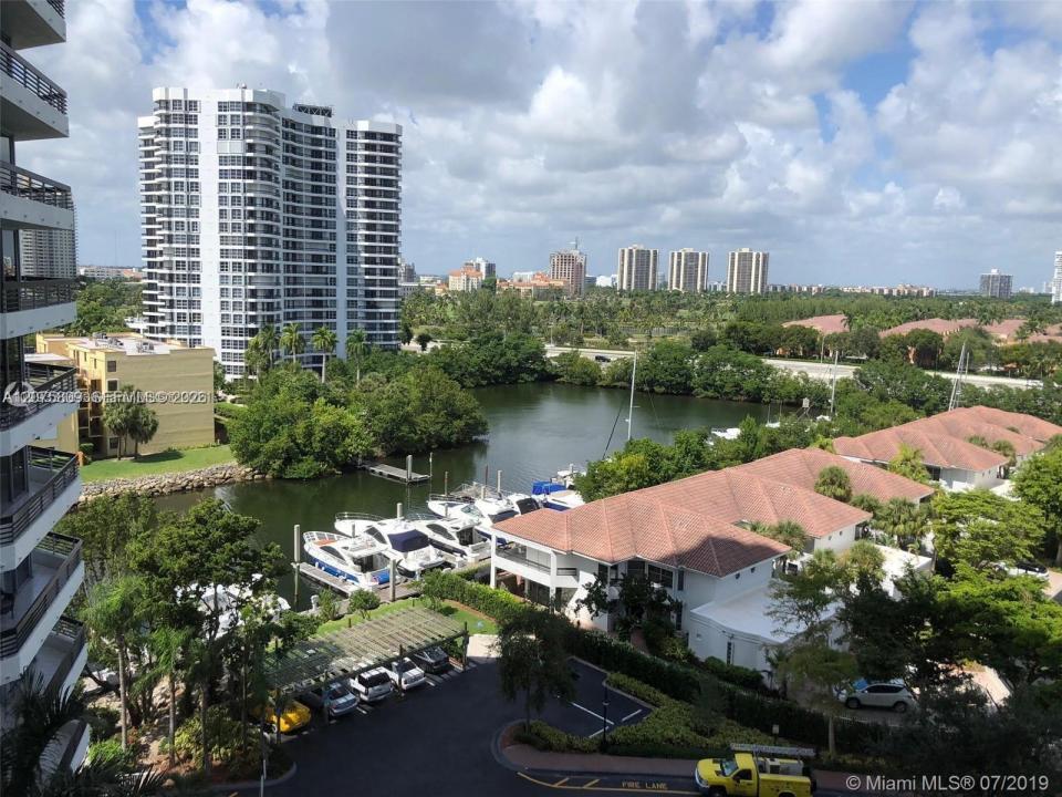 3530 Mystic Pointe Dr 1008, Aventura, Florida 33180, USA