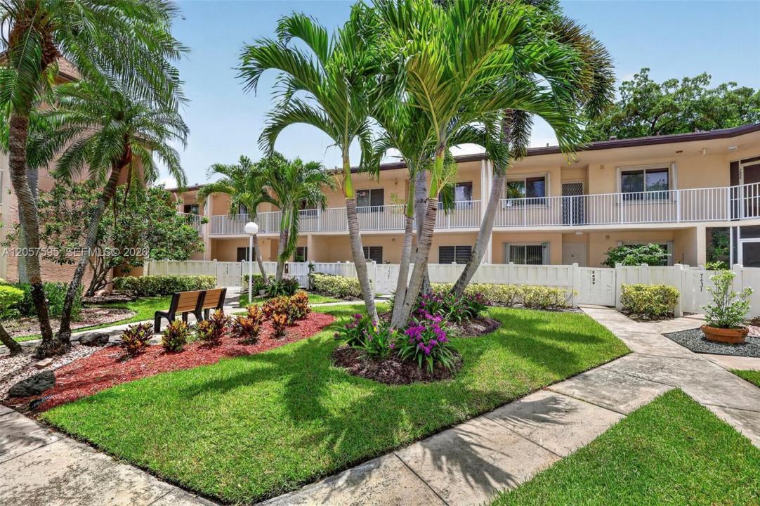 7449 N Devon Dr 207, Tamarac, Florida 33321, USA