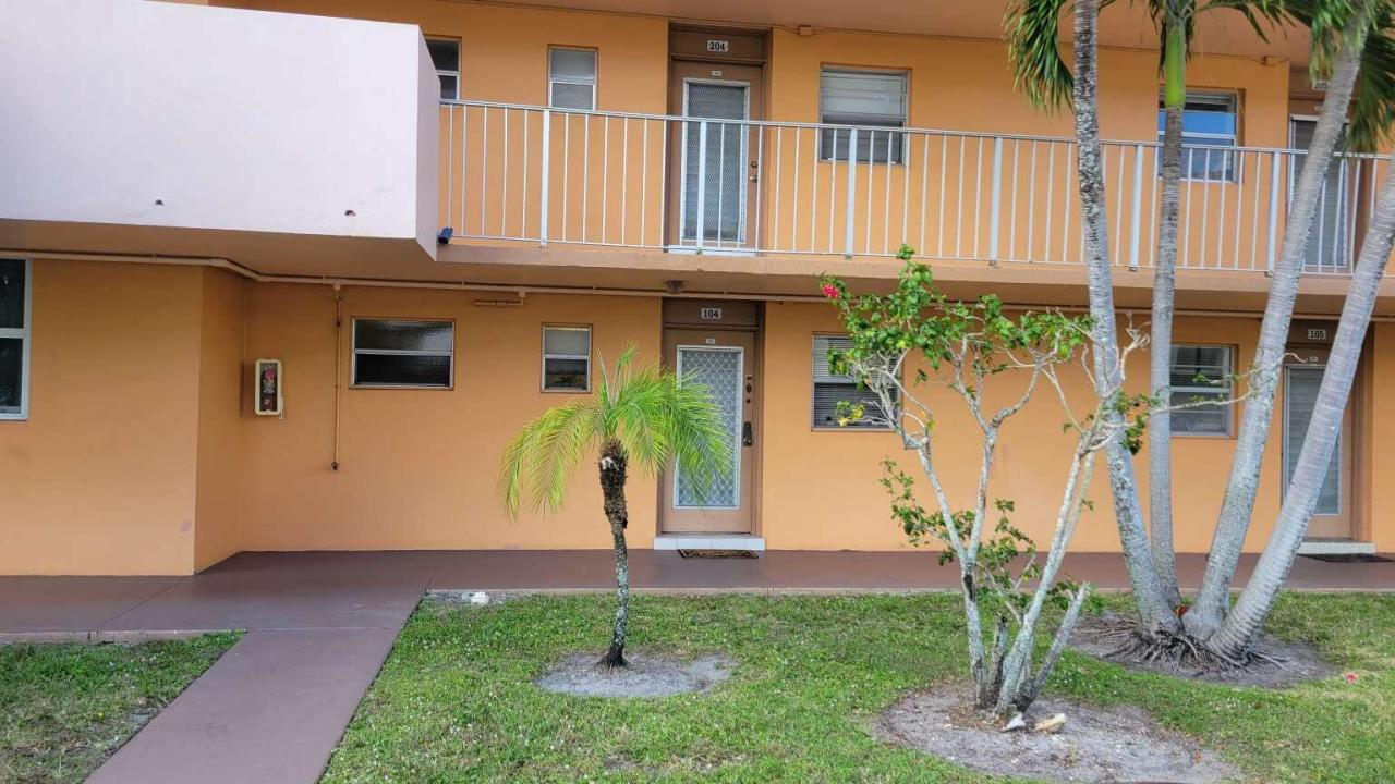 3001 NW 46TH Avenue 104, Lauderdale Lakes, Florida 33313, USA