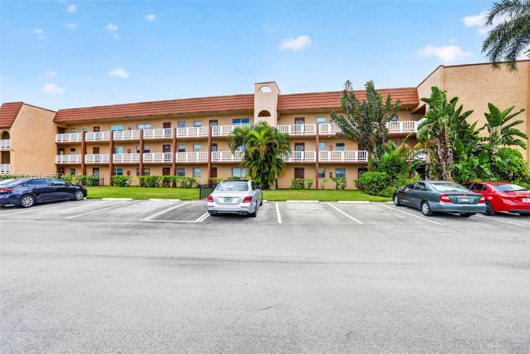 2731 N Pine Island Rd 205, Sunrise, Florida 33322, Stati Uniti