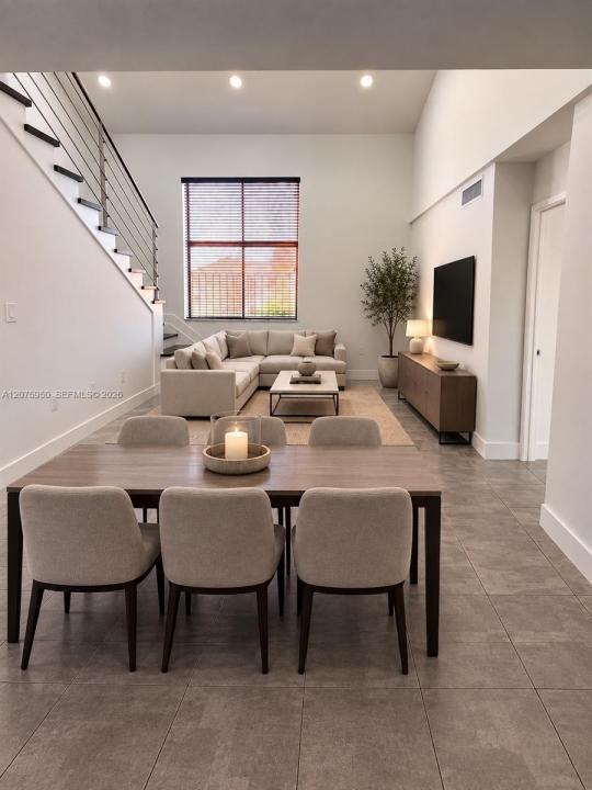 2775 W 61st Pl 202, Hialeah, Florida 33016, Stati Uniti