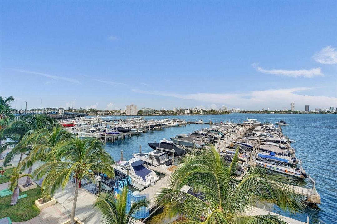 7601 E Treasure Dr 717, North Bay Village, Floride 33141, États-Unis