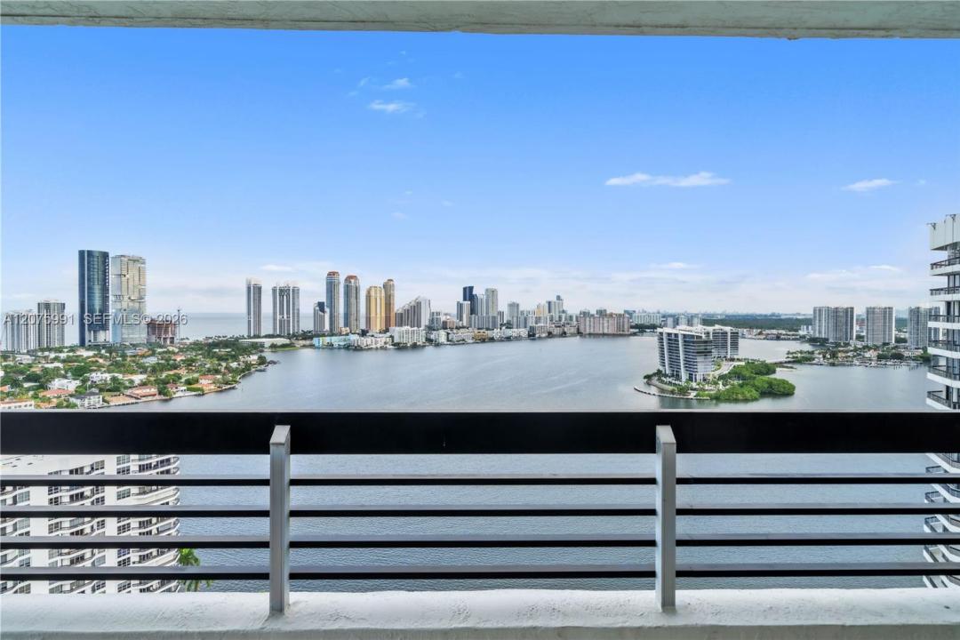 3530 Mystic Pointe Dr 3210, Aventura, Floryda 33180, USA