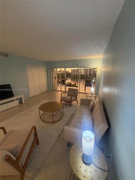 2751 N Palm Aire Dr 502, Pompano Beach, Florida 33069, Stati Uniti