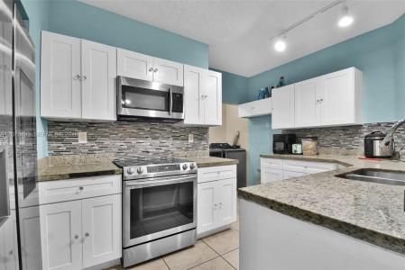 1419 Avon Ln 216, North Lauderdale, Florida 33068, USA