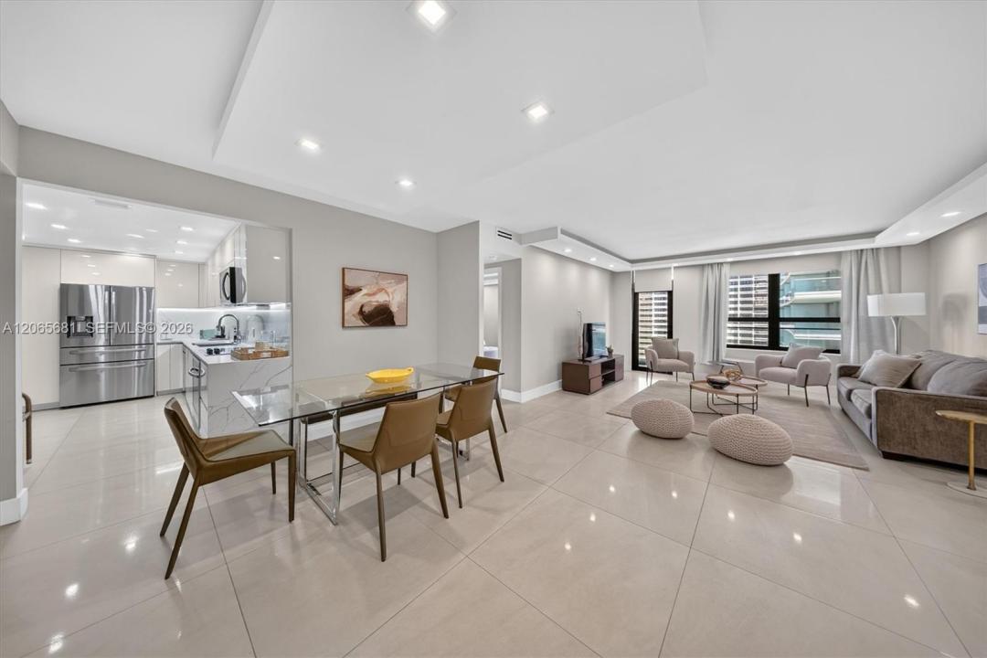 10185 Collins Ave 1223, Bal Harbour, Floride 33154, États-Unis