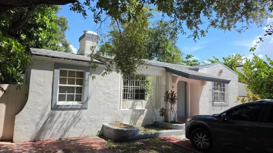 655 NE 80TH Street, Miami, פלורידה 33138, ארצות הברית של אמריקה 