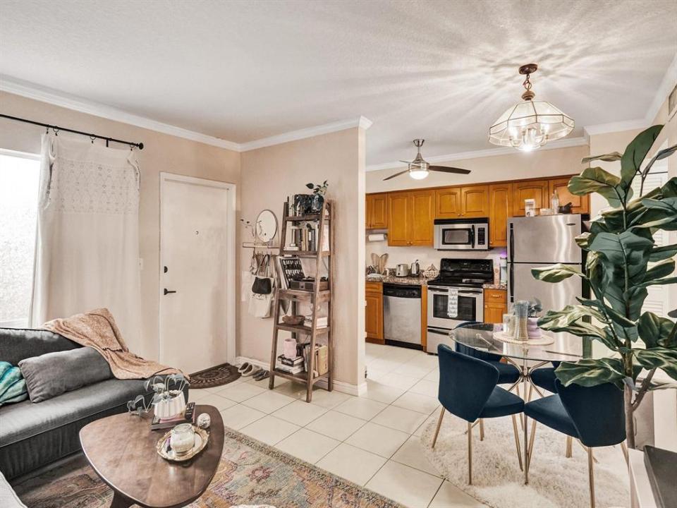 2190 SE 5TH Street 4-A, Pompano Beach, Florida 33062, USA