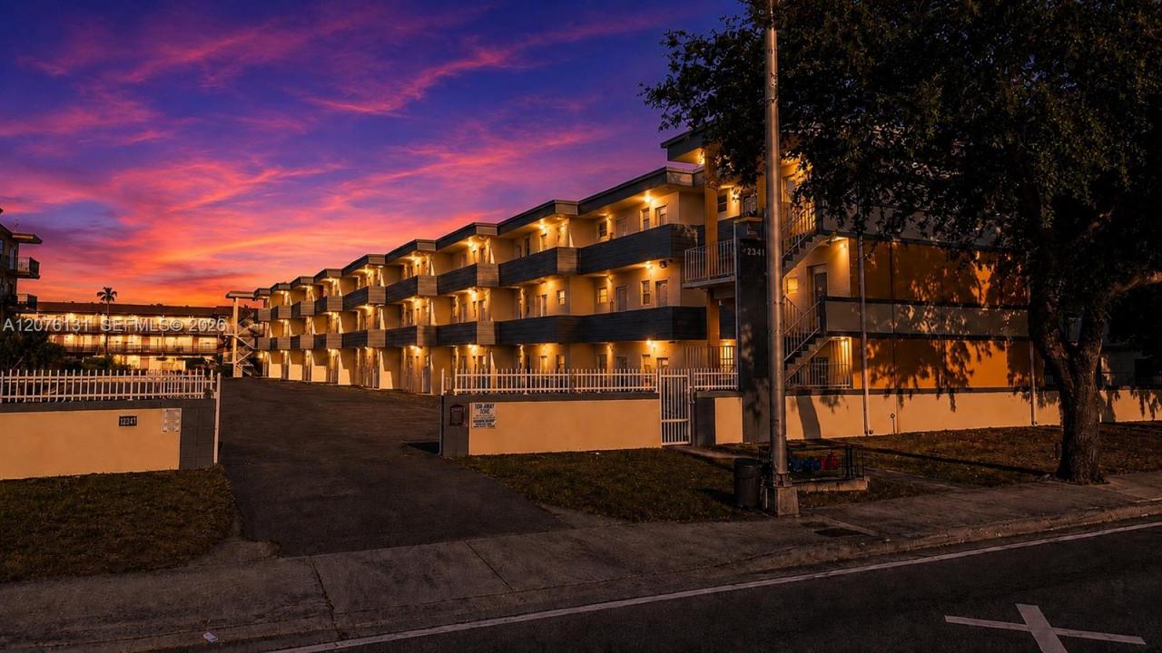 13215 NE 6th Ave 106, North Miami, Florida 33161, USA