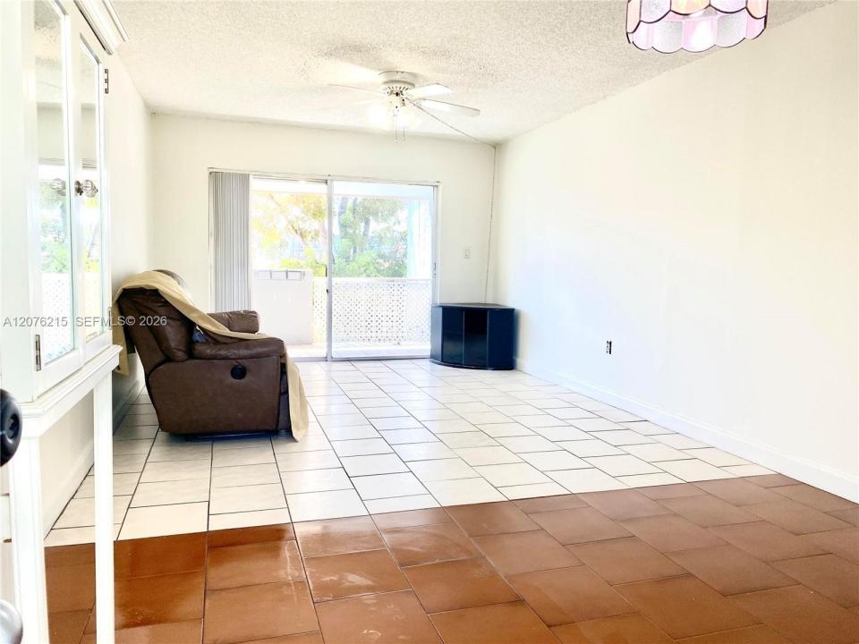 6095 W 18th Ave S314, Hialeah, Floride 33012, États-Unis