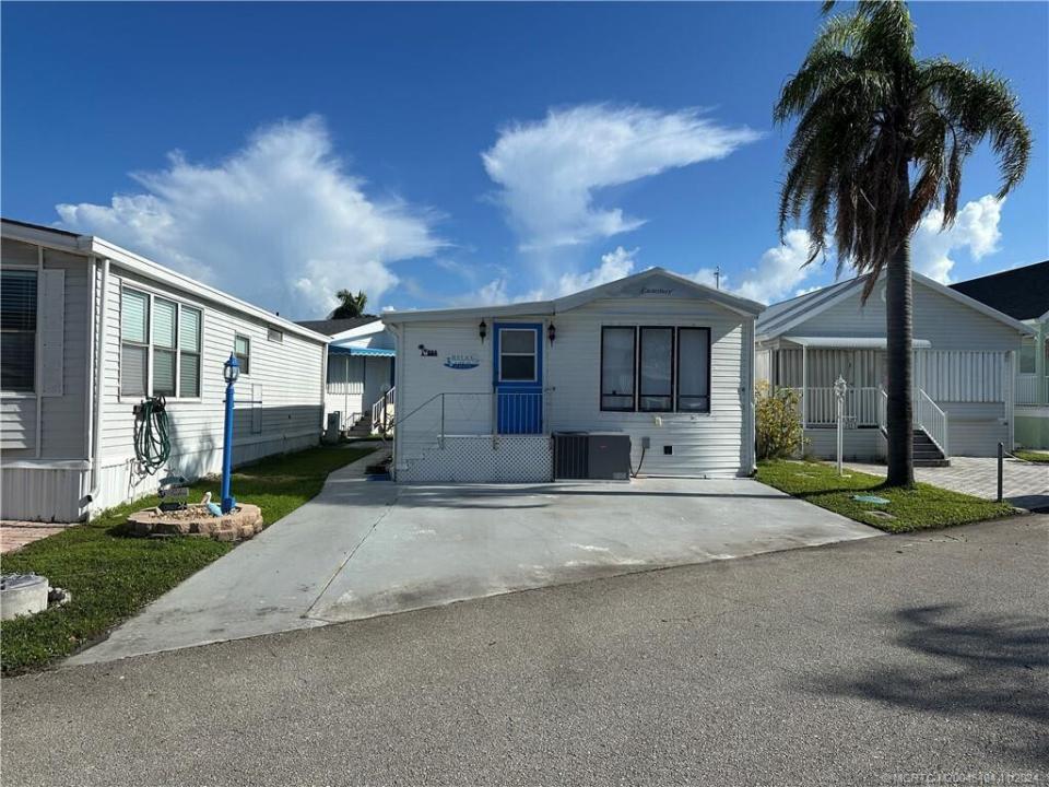 664 Nettles Boulevard, Jensen Beach, Floryda 34957, USA
