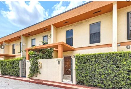 3864 NE 167th St 5, North Miami Beach, Florida 33160, USA
