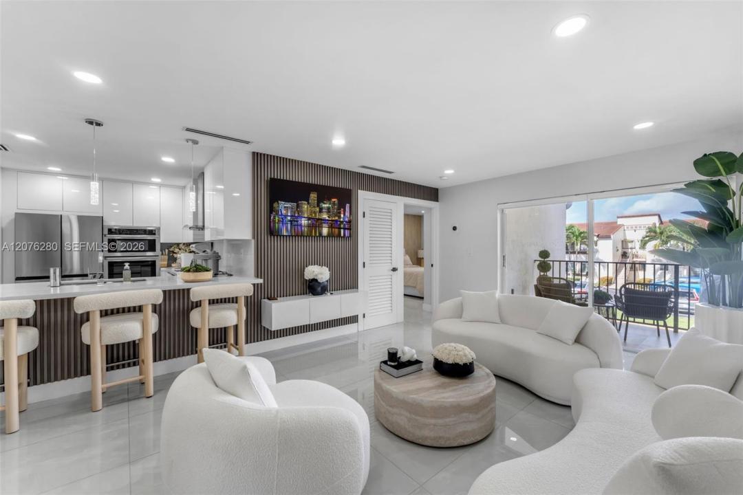 1180 NW 124th Pl 208, Miami, Floryda 33182, USA