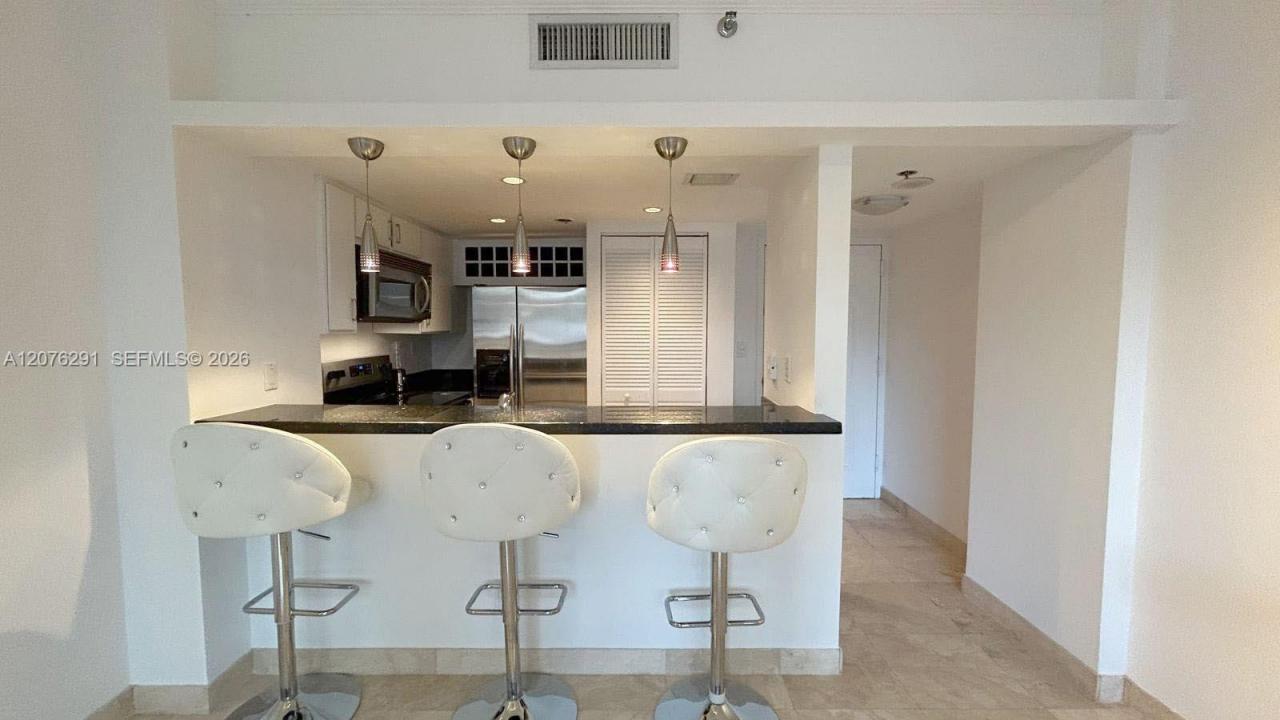 540 Brickell Key Dr 512, Miami, Florida 33131, USA
