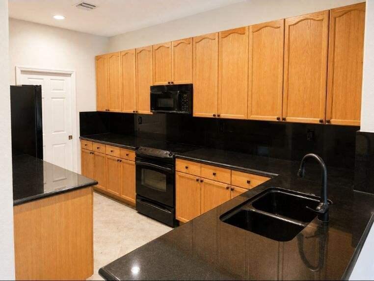 5292 Sancerre Circle, Lake Worth, Florida 33463, USA