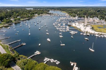2 Woollett Court, Barrington, Rhode Island 02806, USA