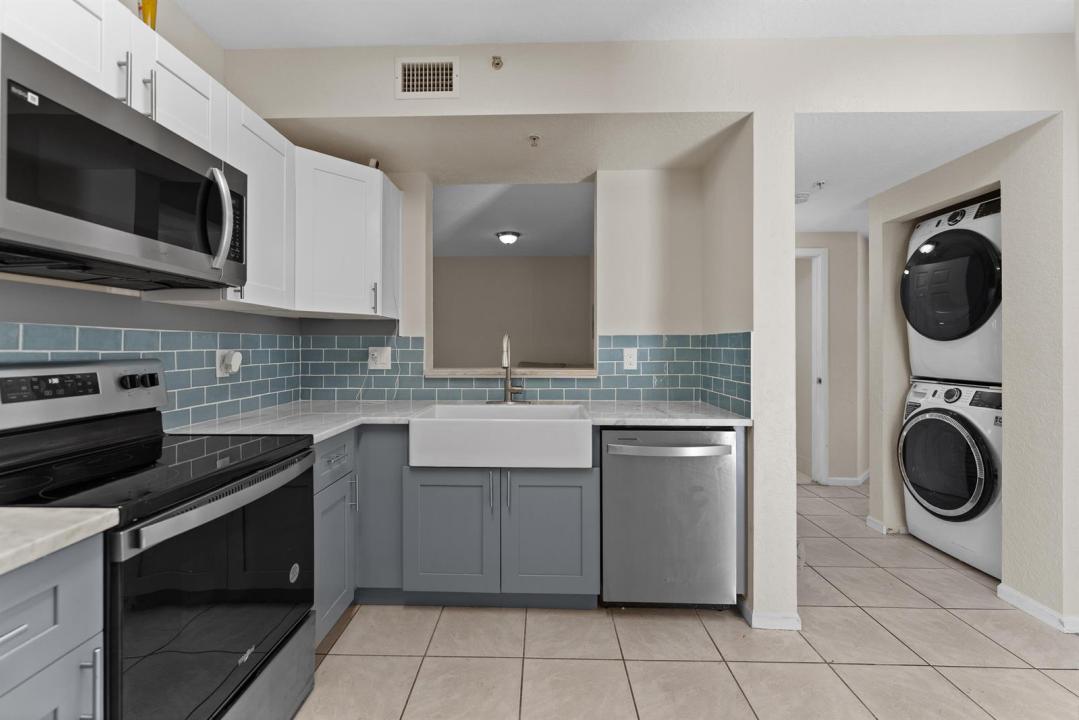 1165 Golden Lakes Boulevard 1212, West Palm Beach, Floride 33411, États-Unis