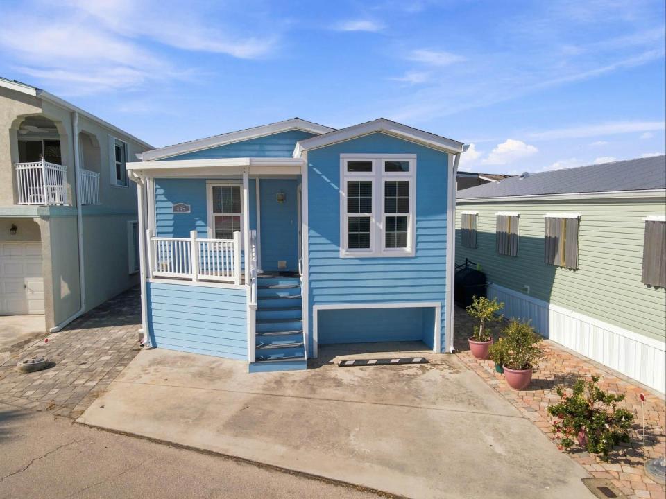 445 NETTLES Boulevard, Jensen Beach, Florida 34957, USA