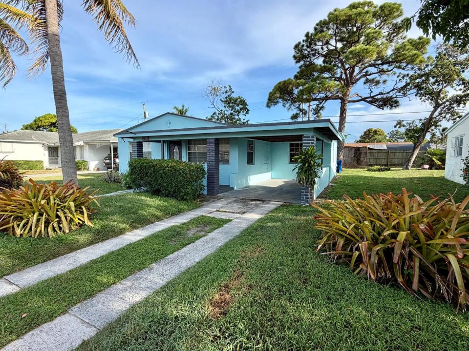 1061 W 4TH Street, Riviera Beach, Floryda 33404, USA