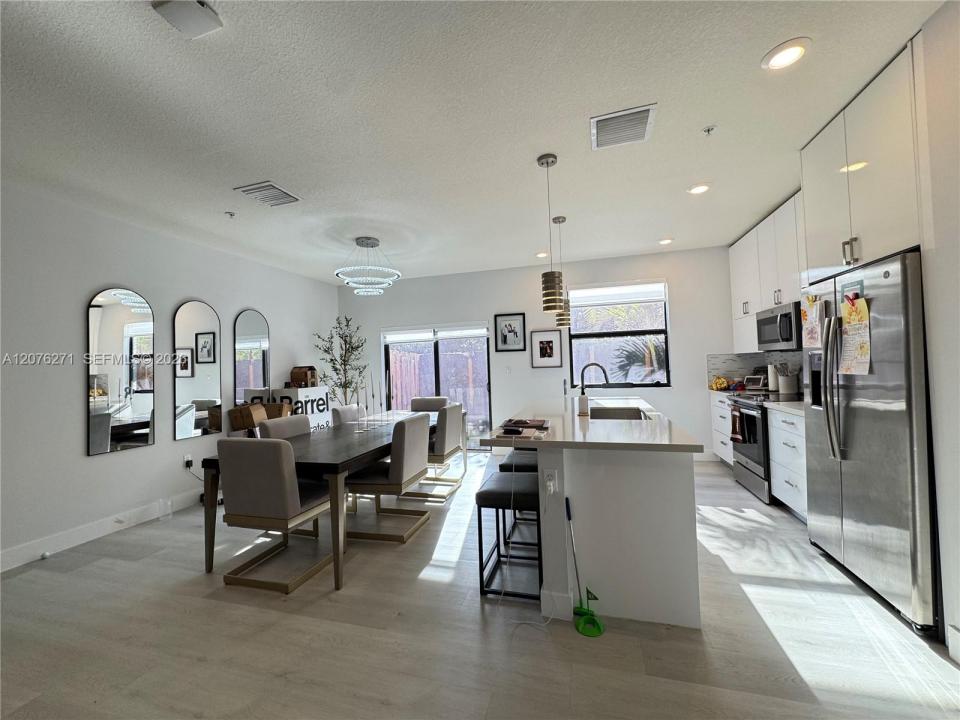 10413 NW 82nd St 3, Doral, Florida 33178, USA