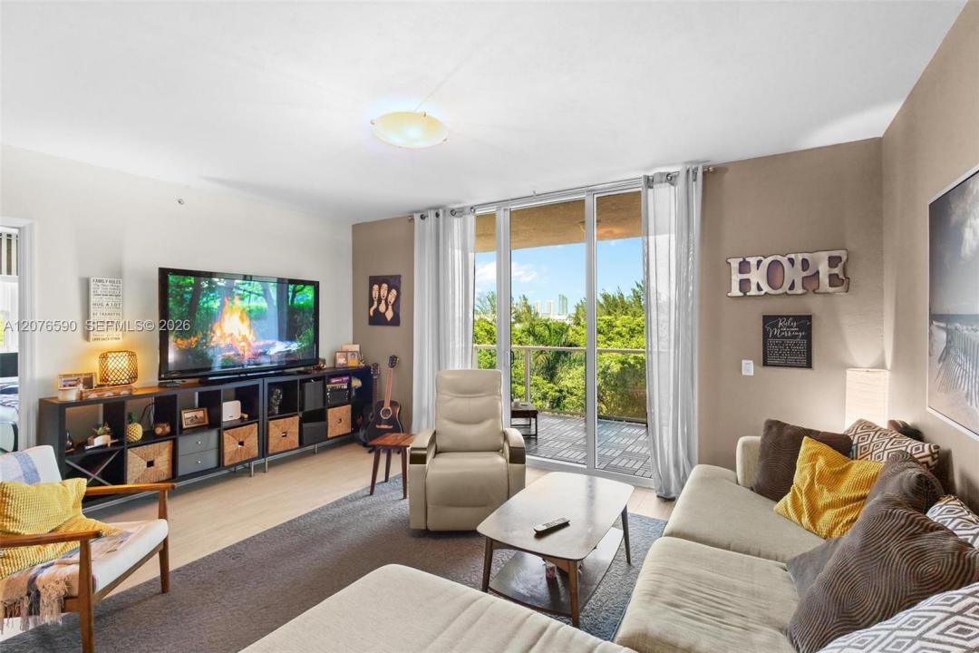 15051 Royal Oaks Ln 401, North Miami, Floride 33181, États-Unis