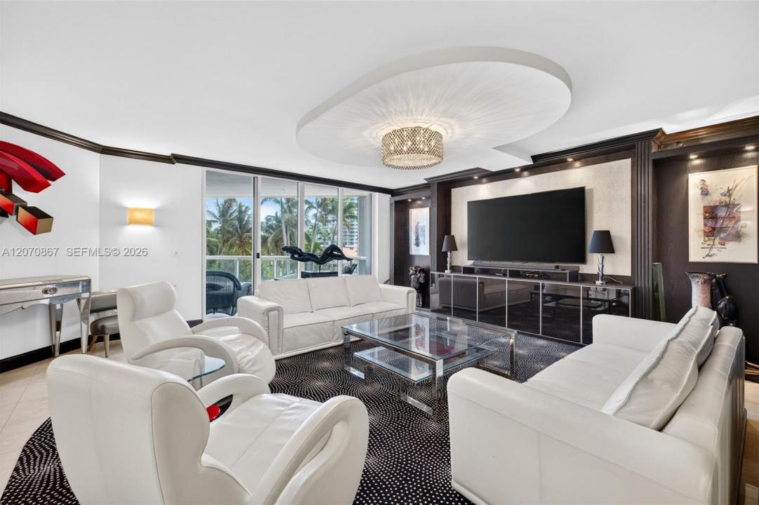 21050 Point Pl 403, Aventura, Florida 33180, USA