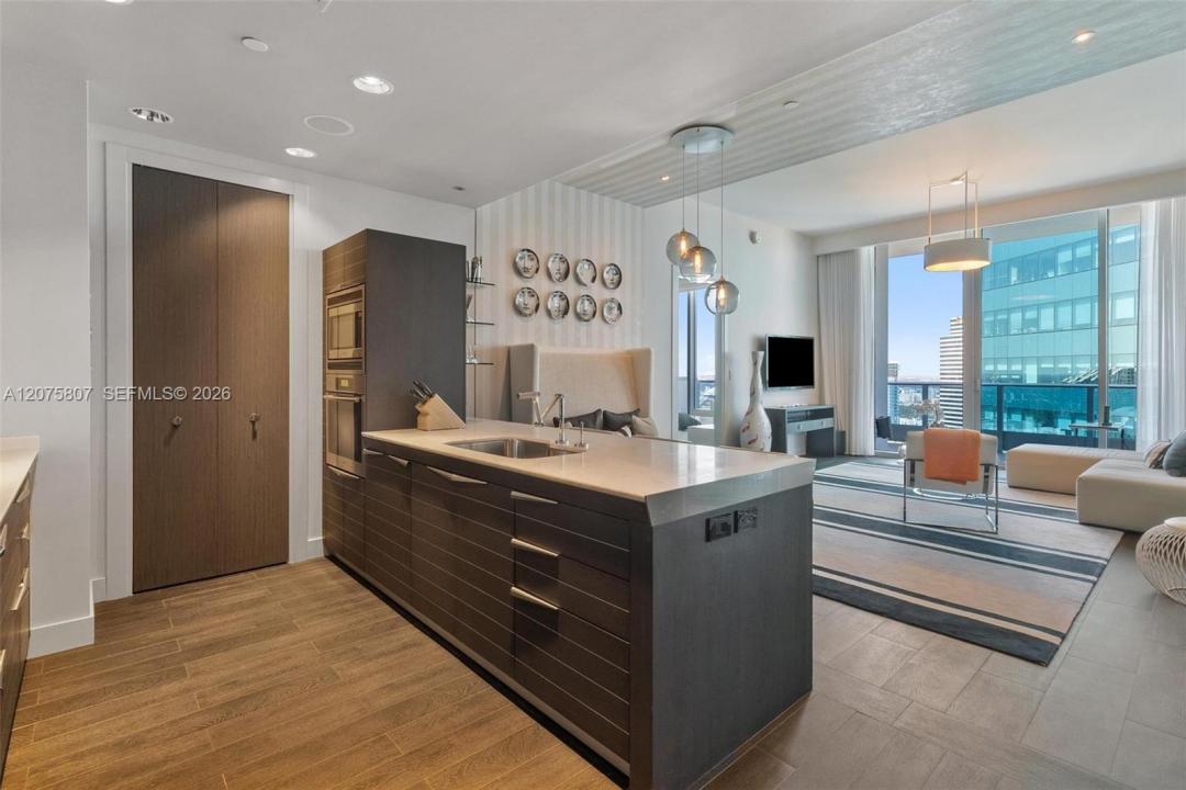 200 Biscayne Boulevard Way 5211, Miami, Florida 33131, USA