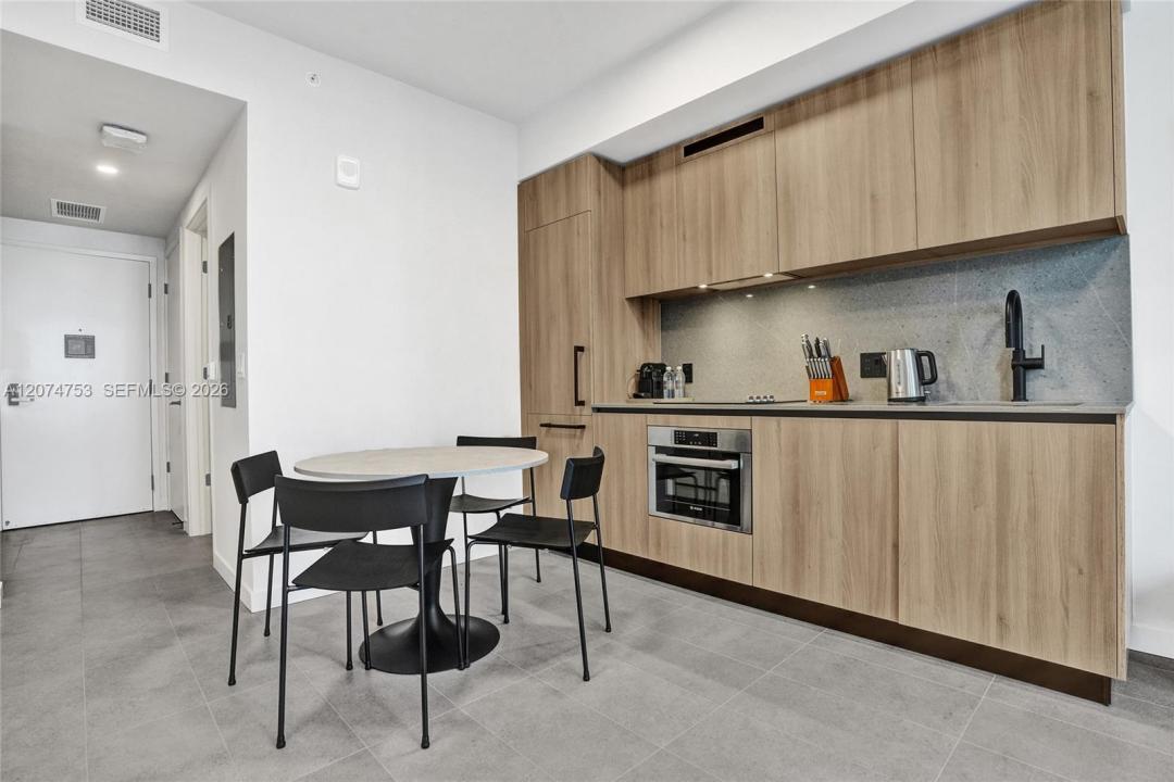 121 NE 5th St 2411, Miami, Floride 33132, États-Unis