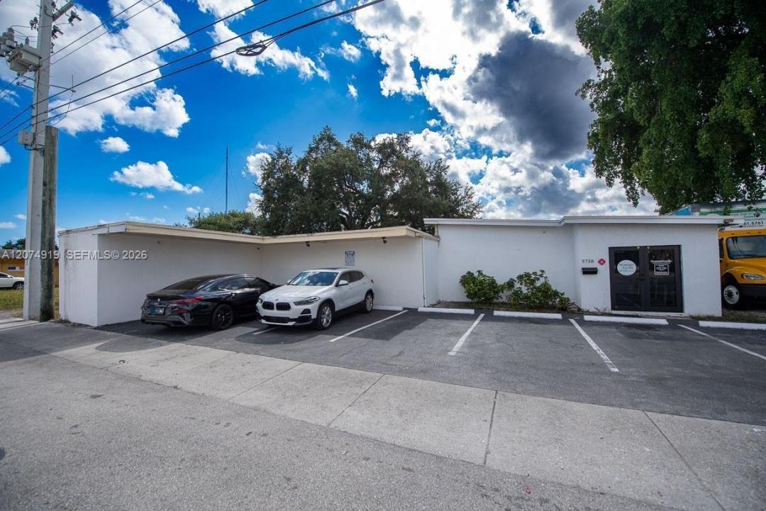 5738 W Hallandale Beach Blvd, West Park, Florida 33023, USA