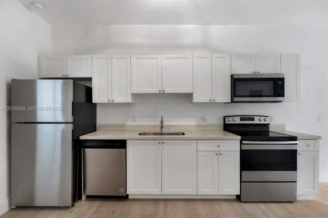 624 Santander Ave 1, Coral Gables, Floryda 33134, USA
