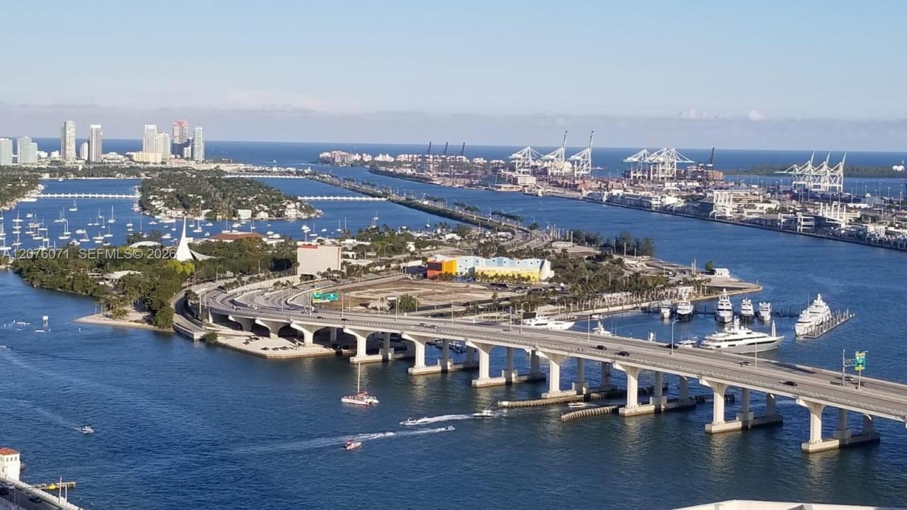 1717 N Bayshore Dr A-4242, Miami, Florida 33132, USA