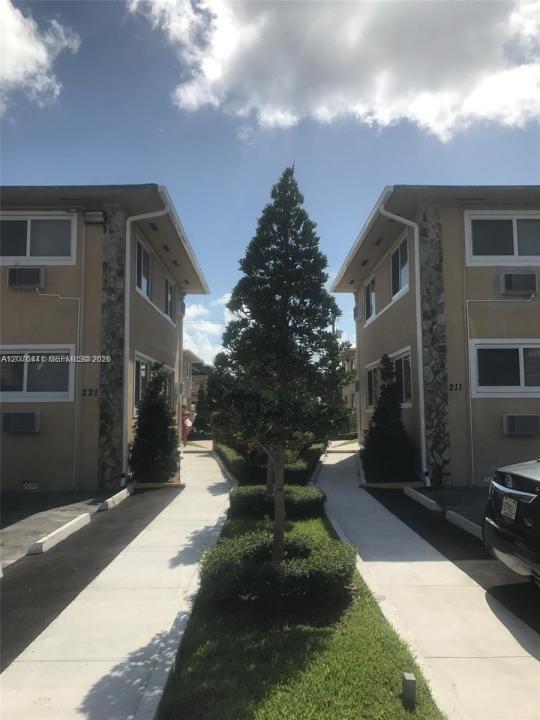 211 NW 47th Ave 7, Miami, Florida 33126, Stati Uniti