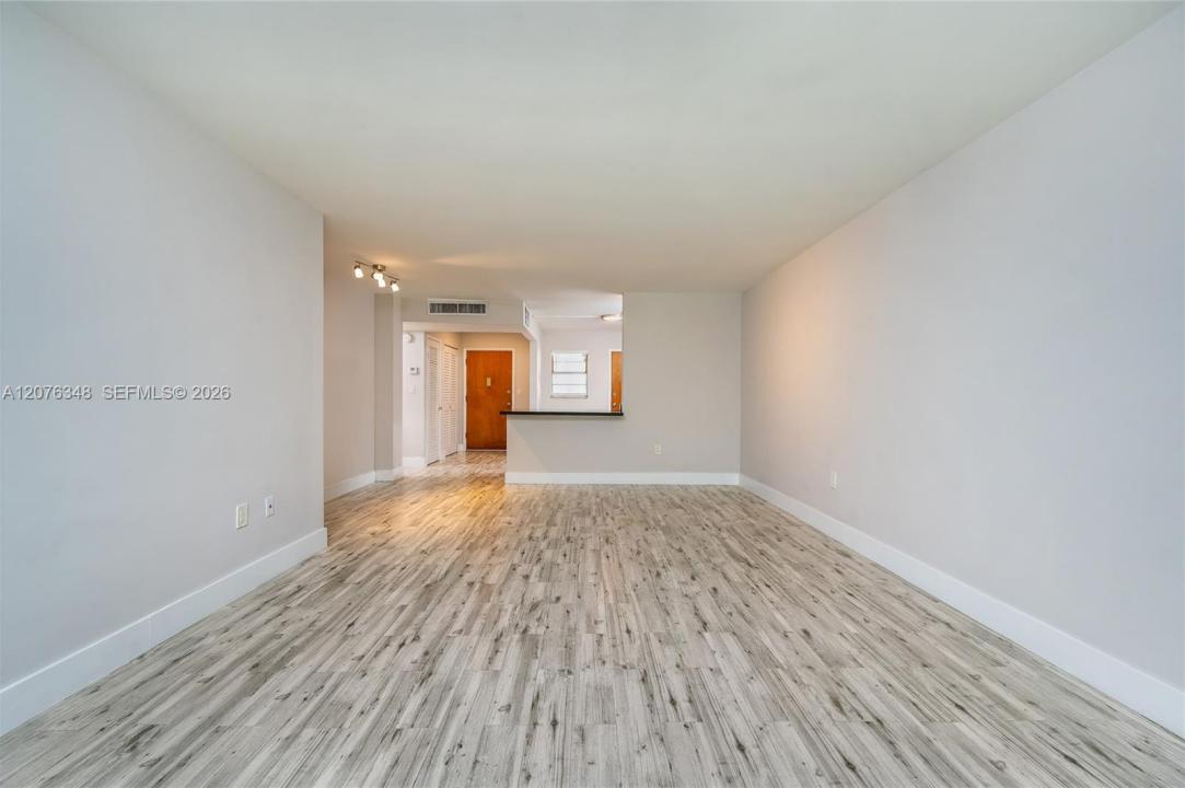 1690 NE 191st St 115-1, Miami, Florida 33179, USA